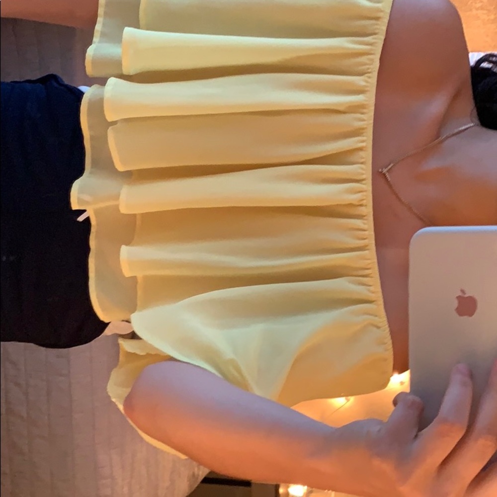 Off the shoulder crop top💛